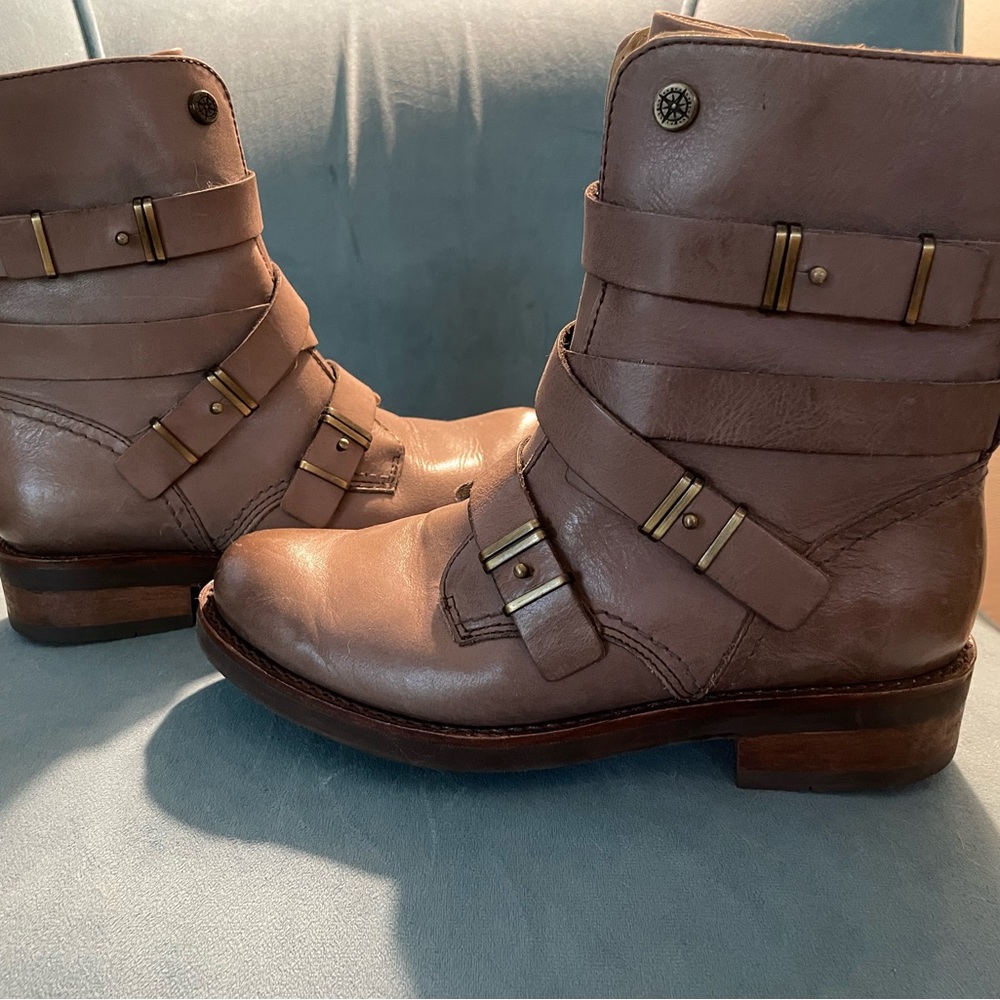 Bussola Boots- like New